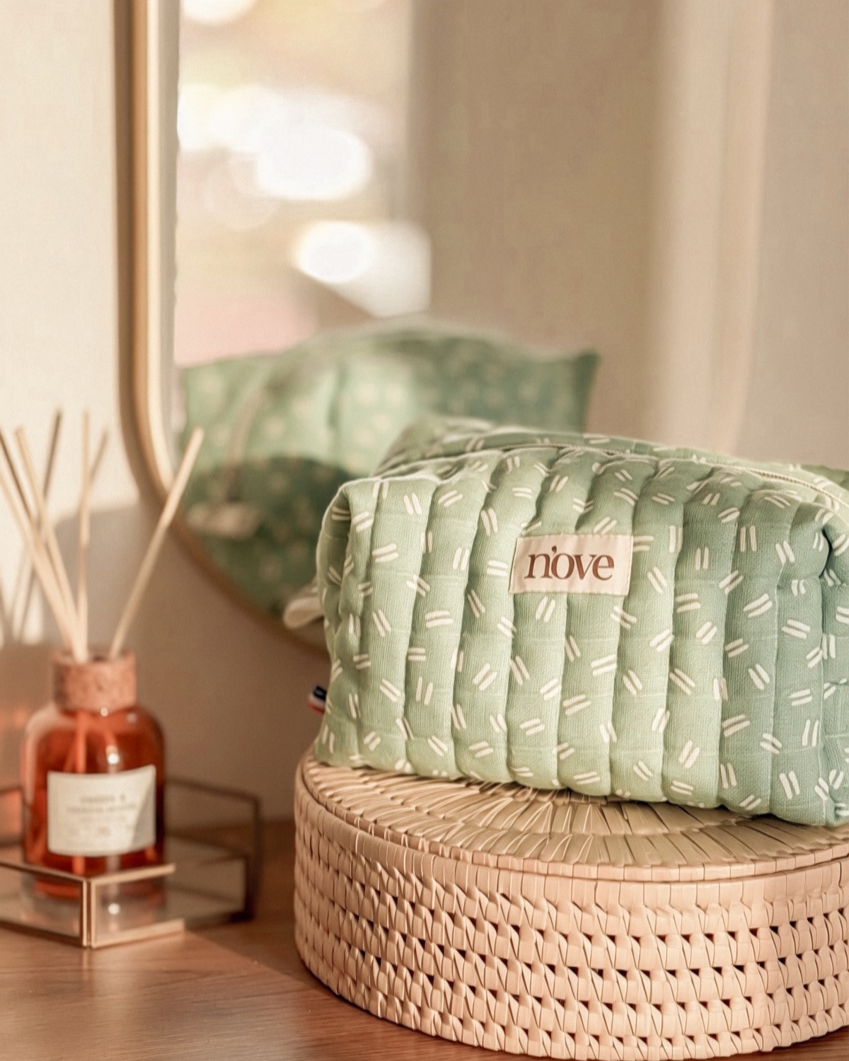 Accessoire upcyclé fait main par n’ove, marque lyonnaise accompagnée par l’agence Bertin